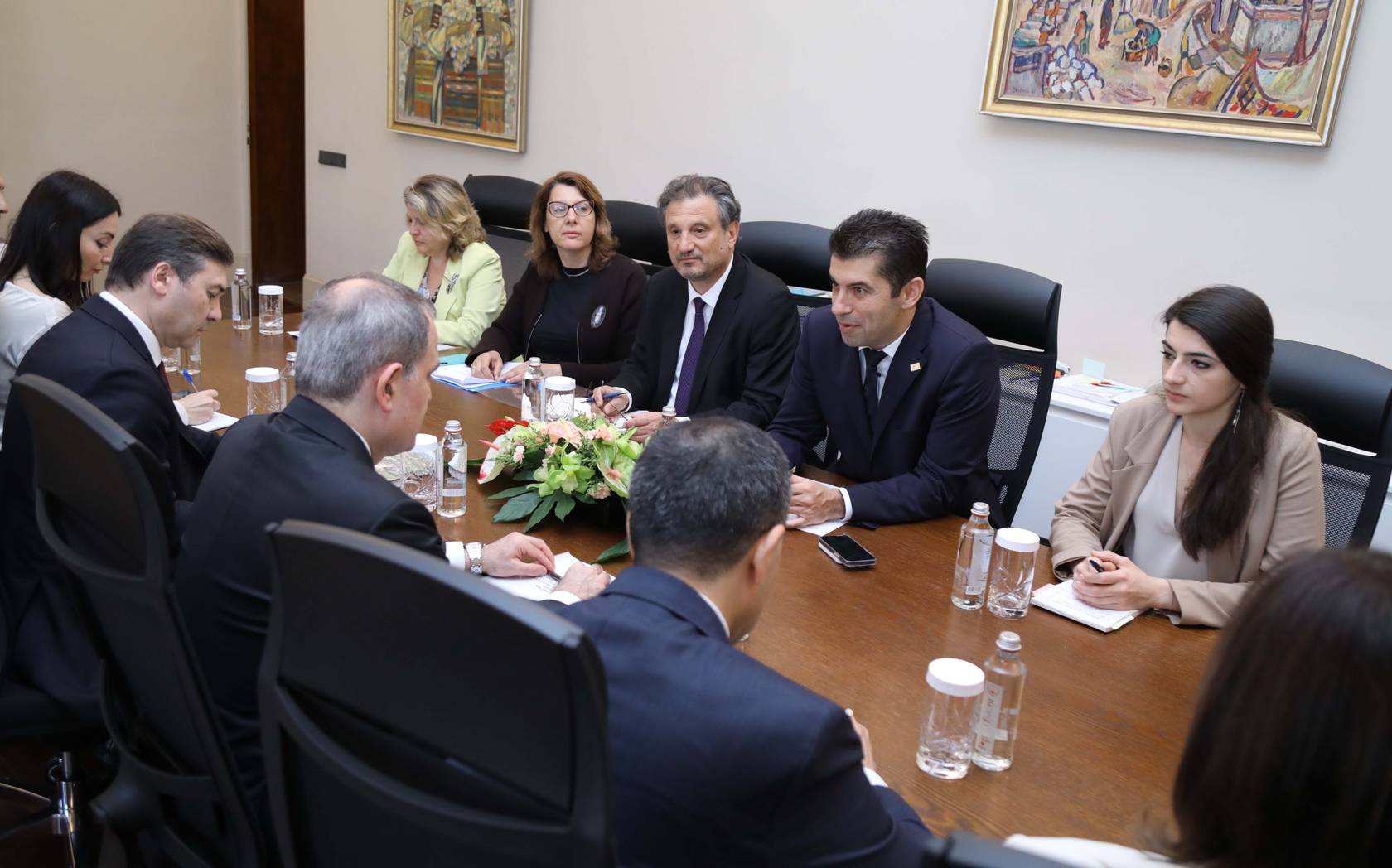 Премиерът Кирил Петков проведе среща с външния министър на Азербайджан Джейхун Байрамов 